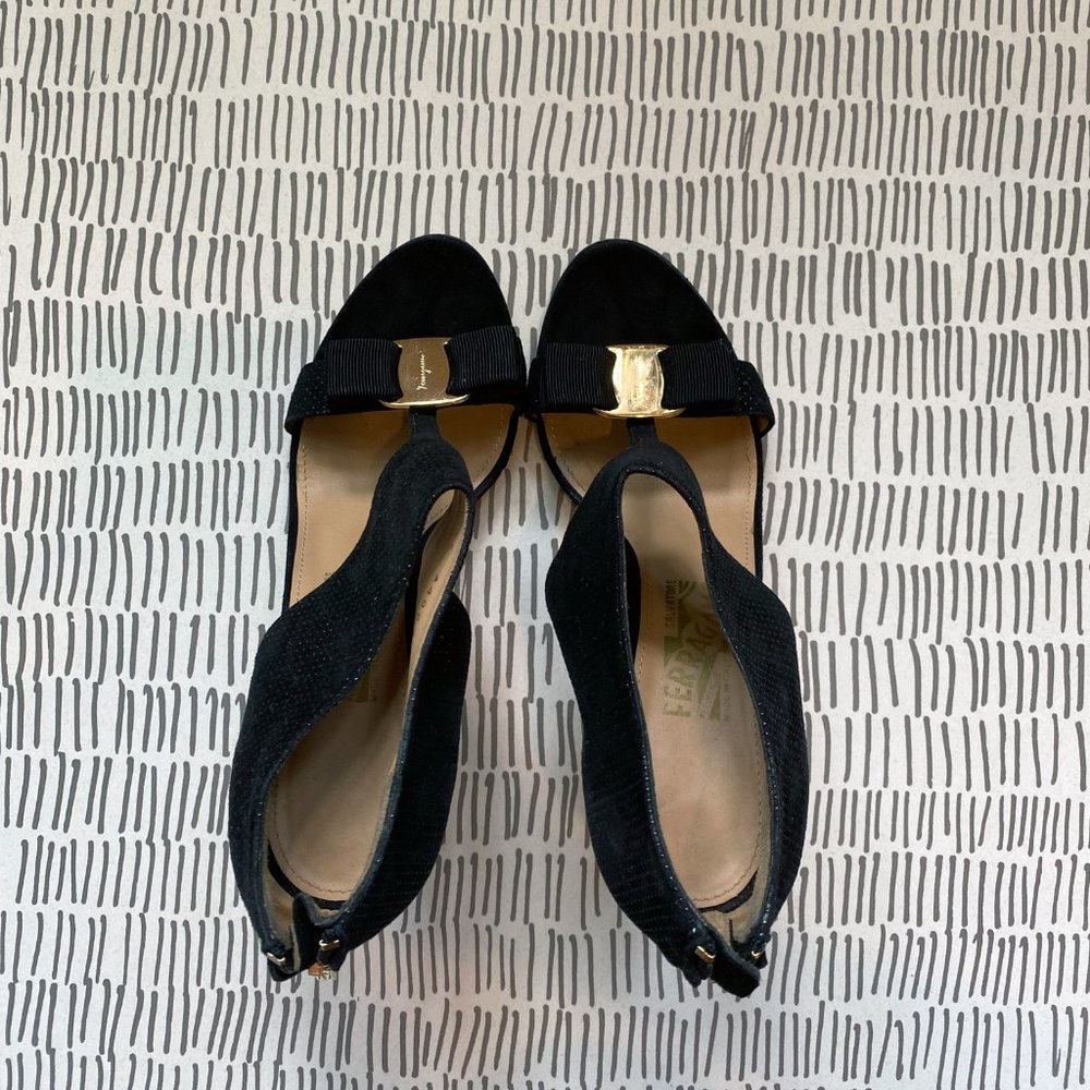 Salvatore Ferragamo Pellas Suede Bow Sandal - Picture 3 of 5